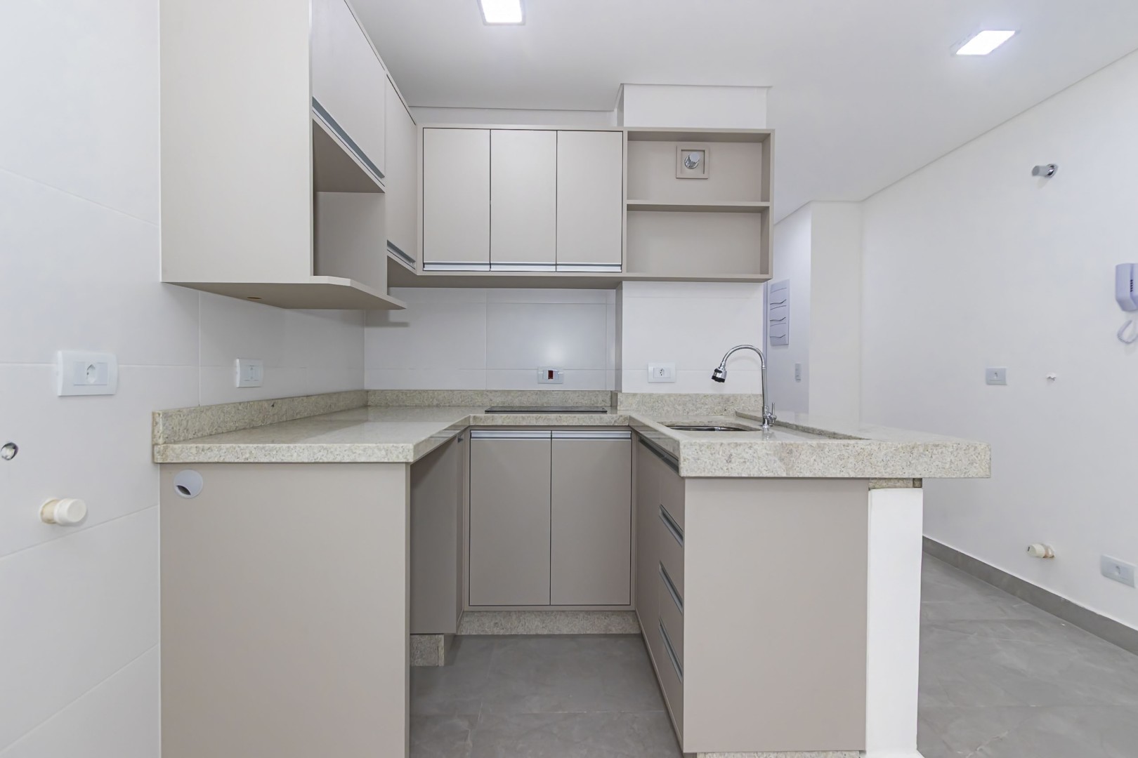 Apartamento para locacao no Bacacheri em Curitiba com 42,00m² por R$ 1.906,00