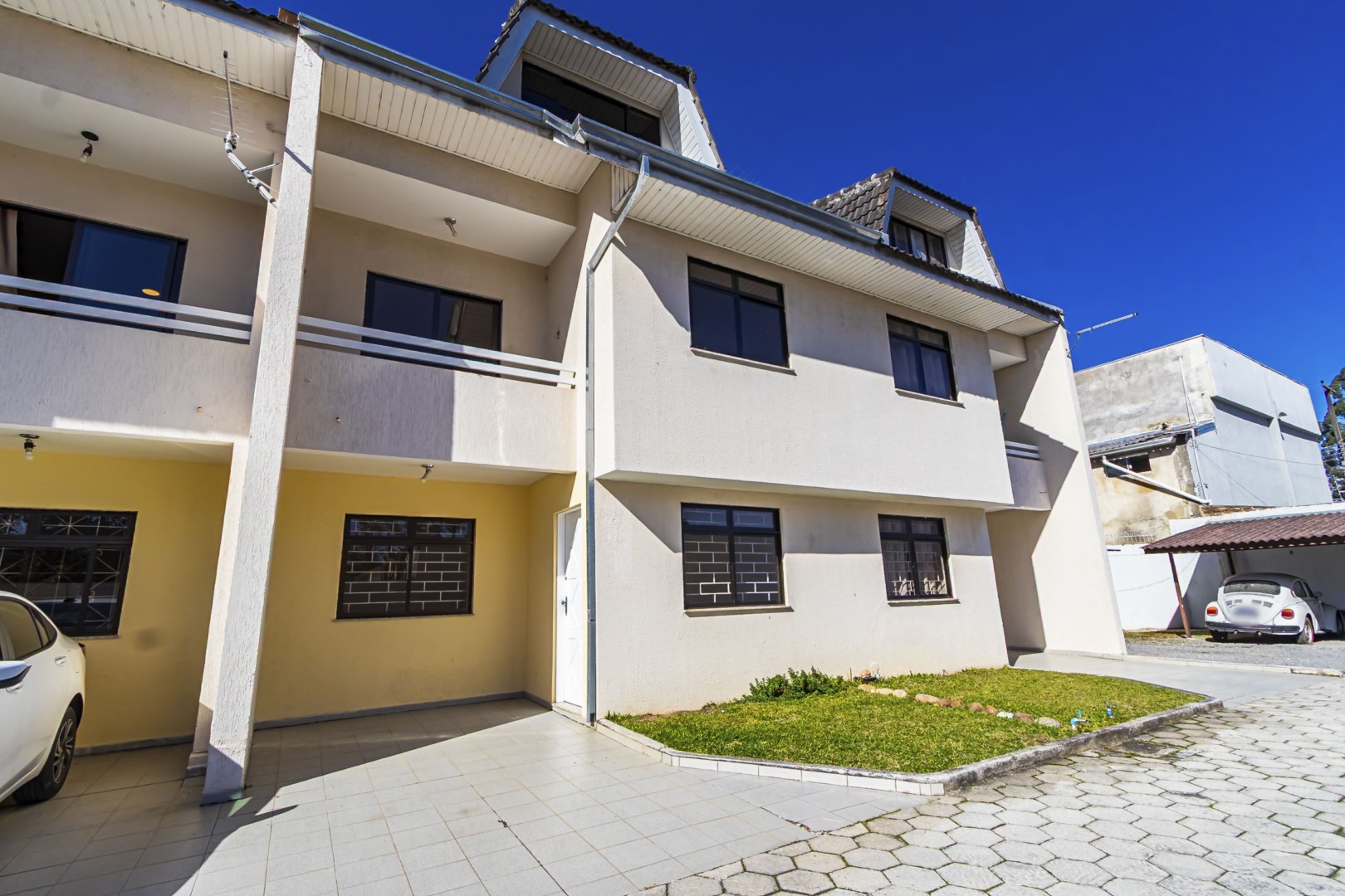 Sobrado para locacao no Guabirotuba em Curitiba com 130,00m² por R$ 4.400,00