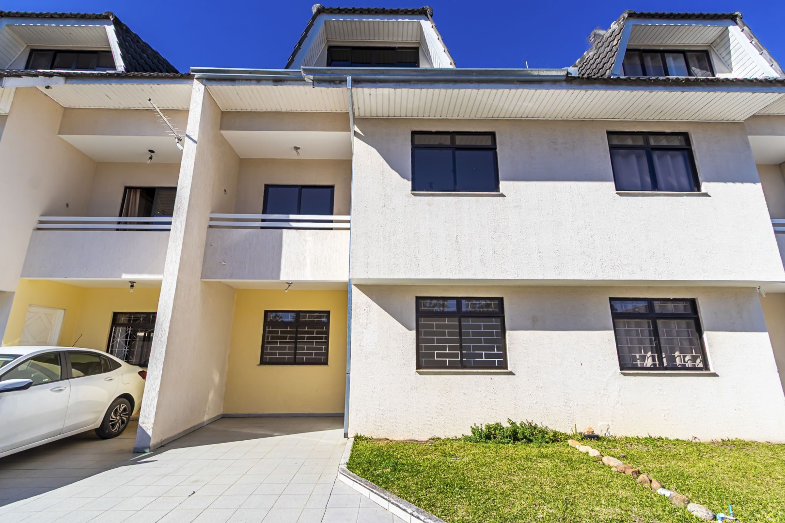 Sobrado para locacao no Guabirotuba em Curitiba com 130,00m² por R$ 4.400,00