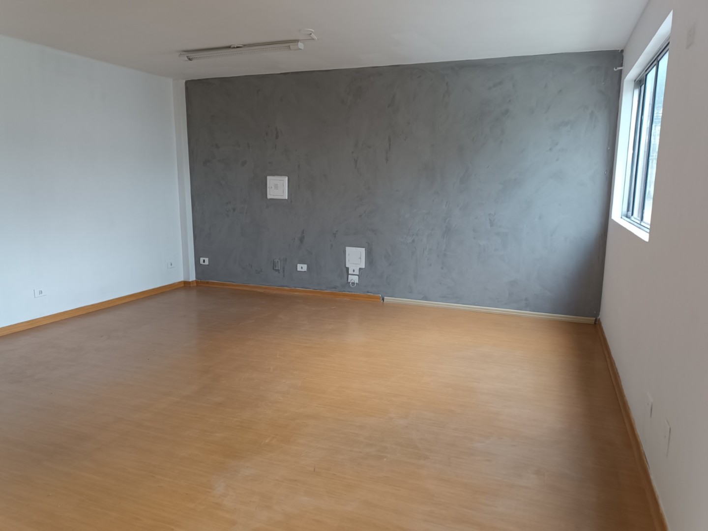 Cjto Comercial/sala para locacao no Guabirotuba em Curitiba com 43,60m² por R$ 2.120,00