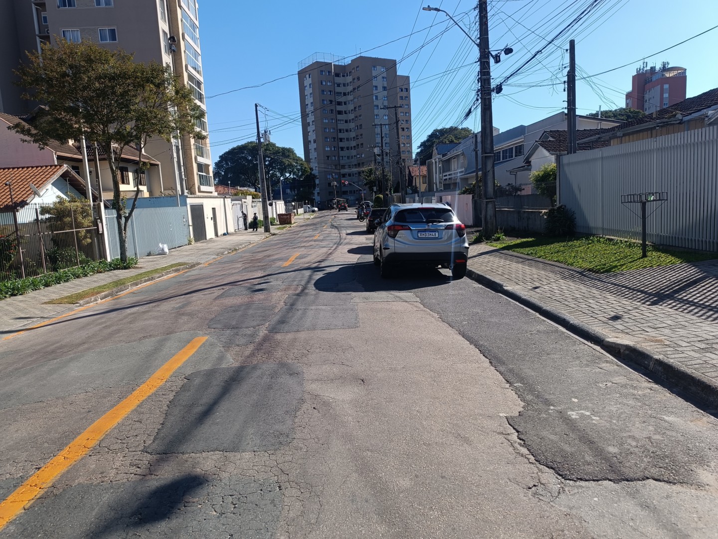 Terreno para locacao no Novo Mundo em Curitiba com 329,00m² por R$ 2.400,00