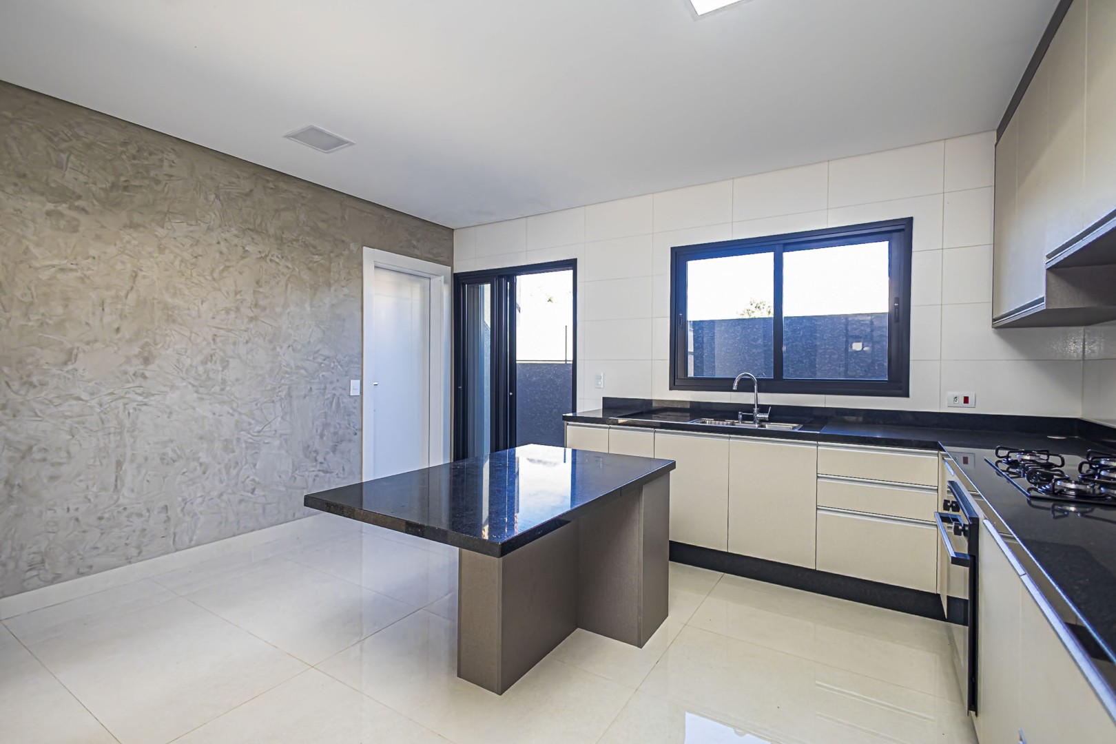 Sobrado para locacao no Bairro Alto em Curitiba com 135,54m² por R$ 5.733,00