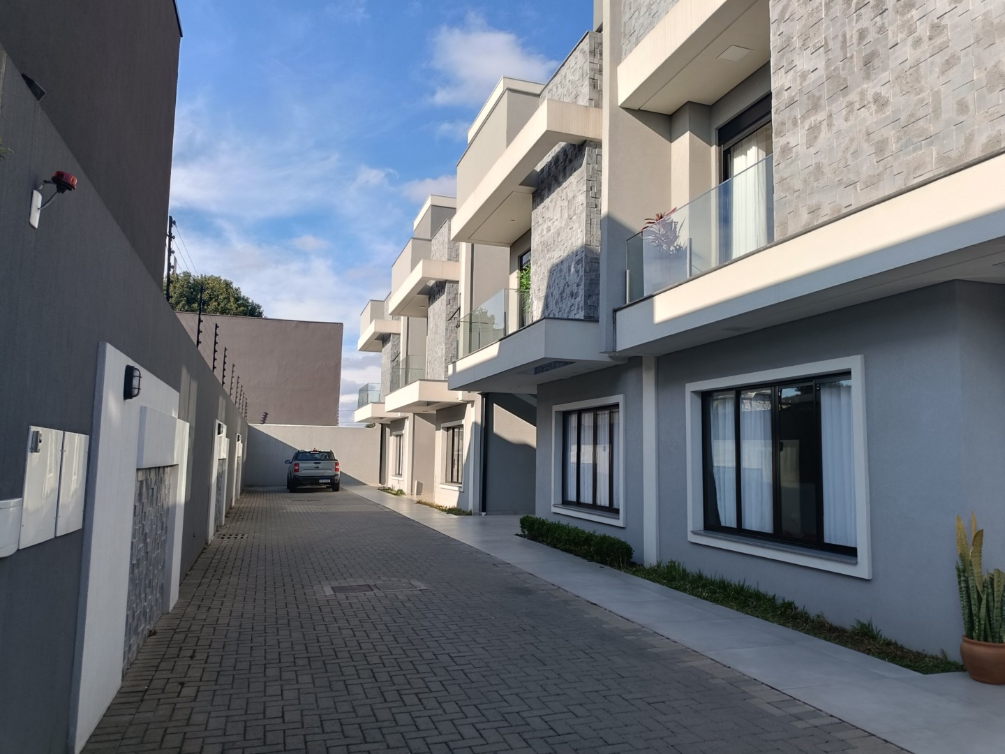 Sobrado para locacao no Xaxim em Curitiba com 147,00m² por R$ 7.733,00