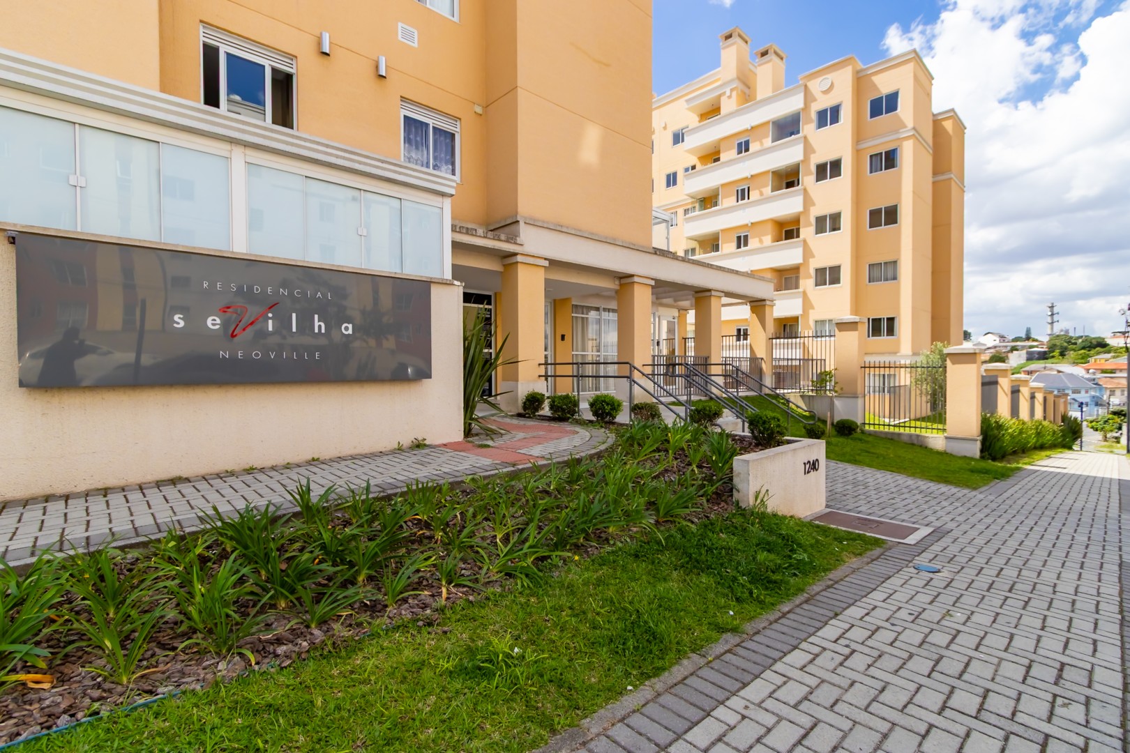 Apartamento para venda no Capao Raso em Curitiba com 89,00m² por R$ 448.000,00