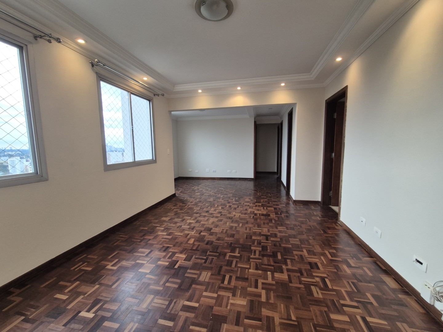 Apartamento para locacao no Batel em Curitiba com 115,00m² por R$ 3.586,00