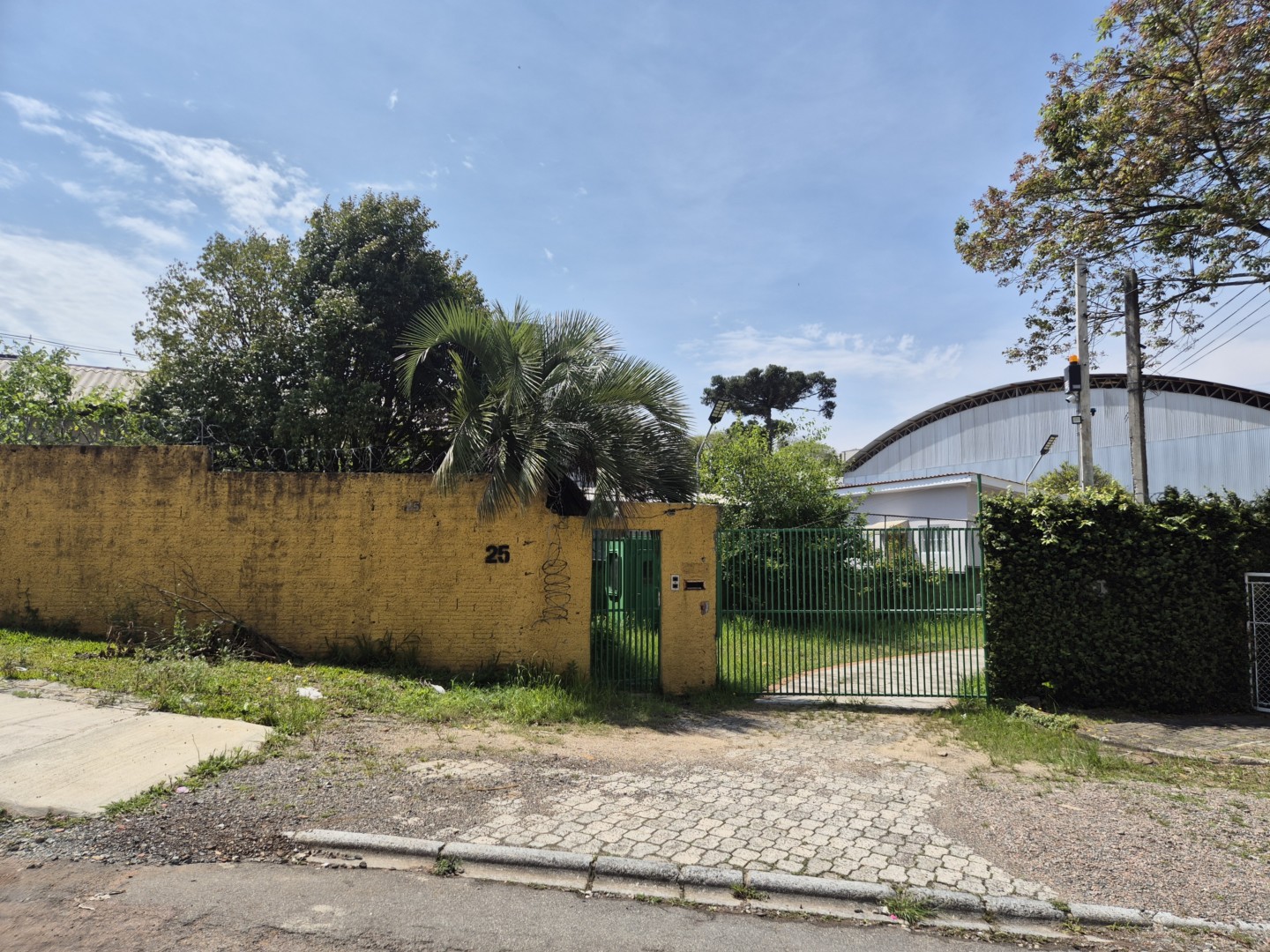 Terreno para venda no Campina do Siqueira em Curitiba com 717,00m² por R$ 1.744.000,00