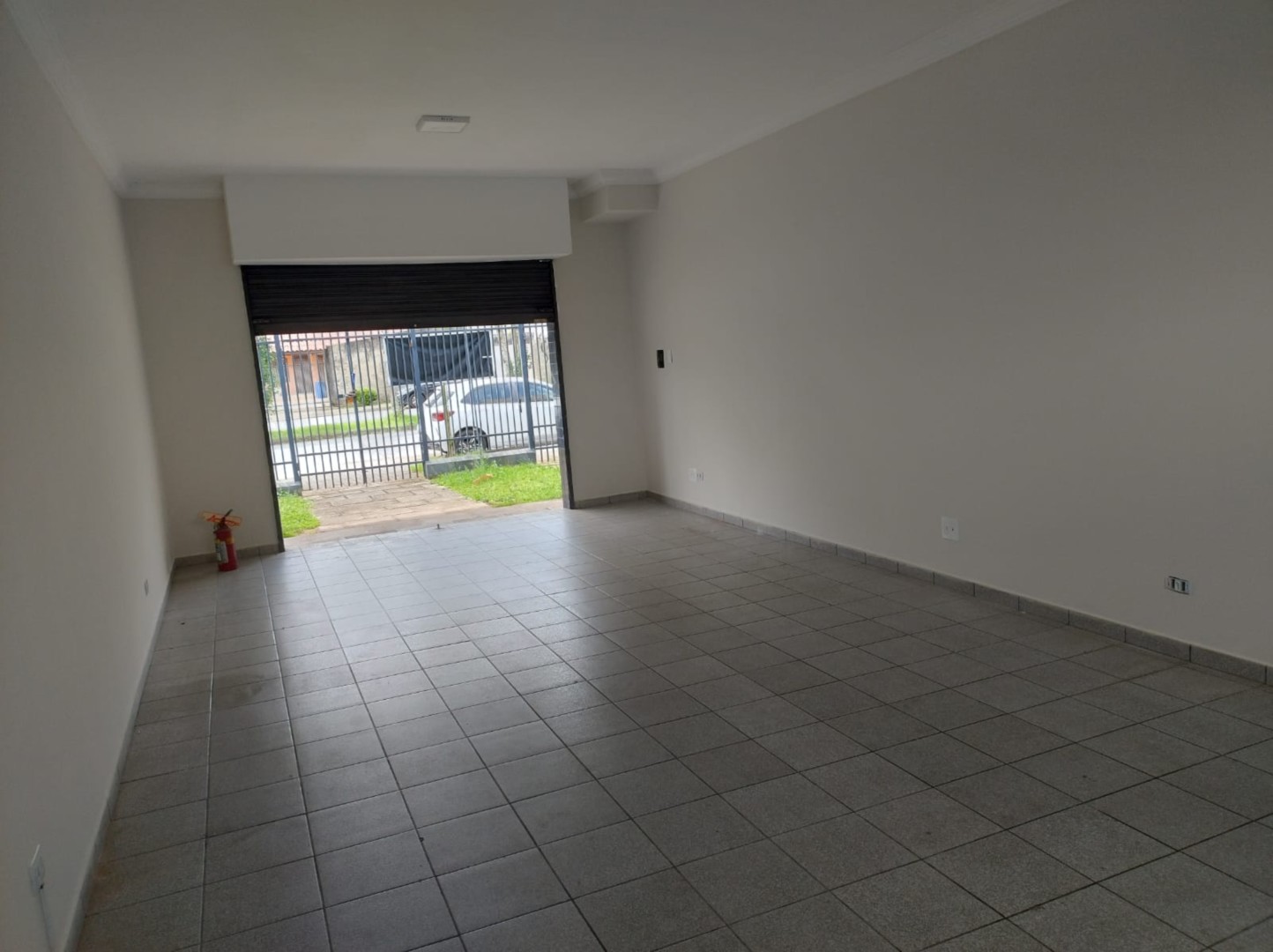 Loja para locacao no Fanny em Curitiba com 55,00m² por R$ 2.133,00