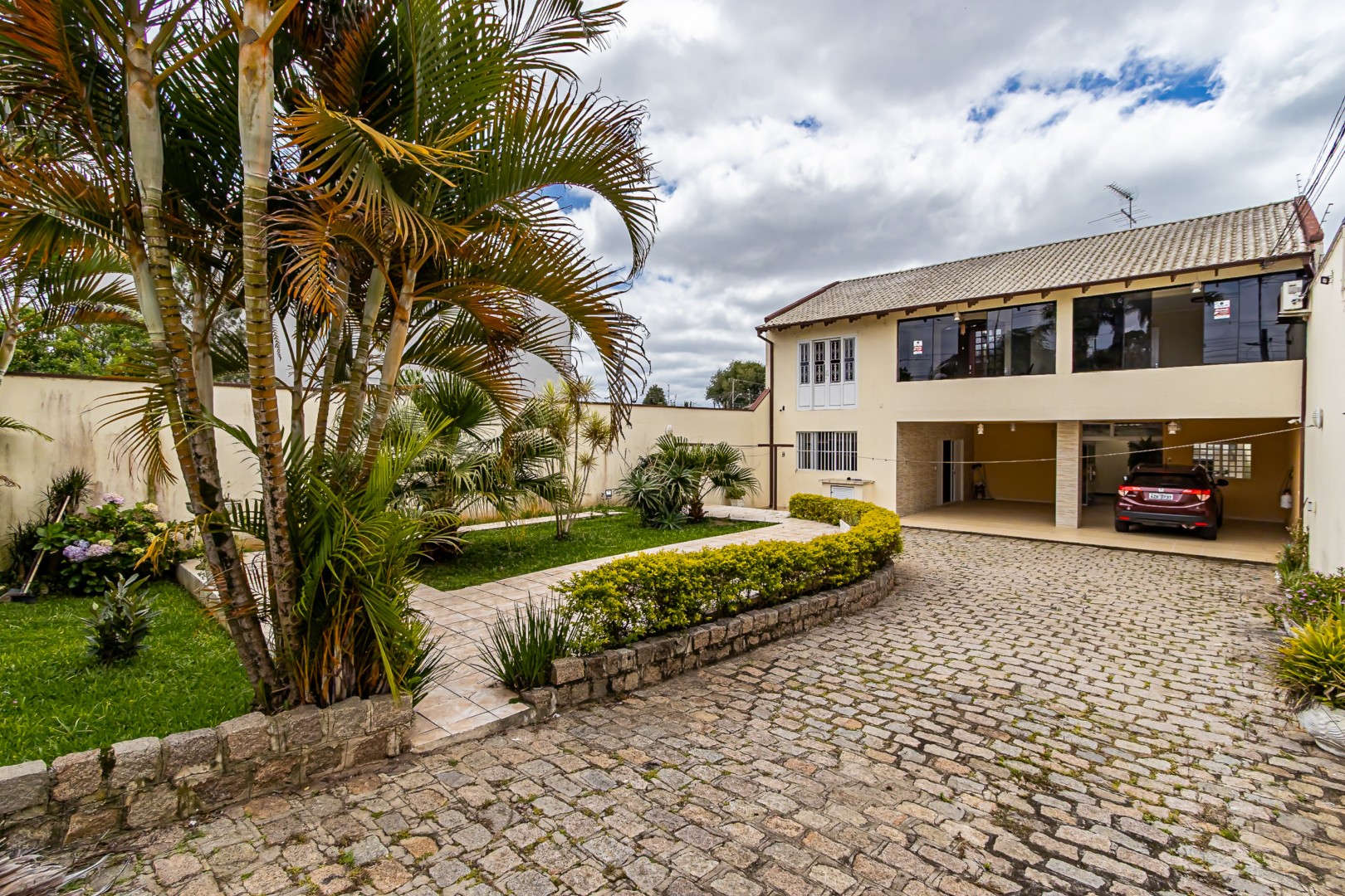 Sobrado para locacao no Jardim Claudia em Pinhais com 463,00m² por R$ 8.653,00