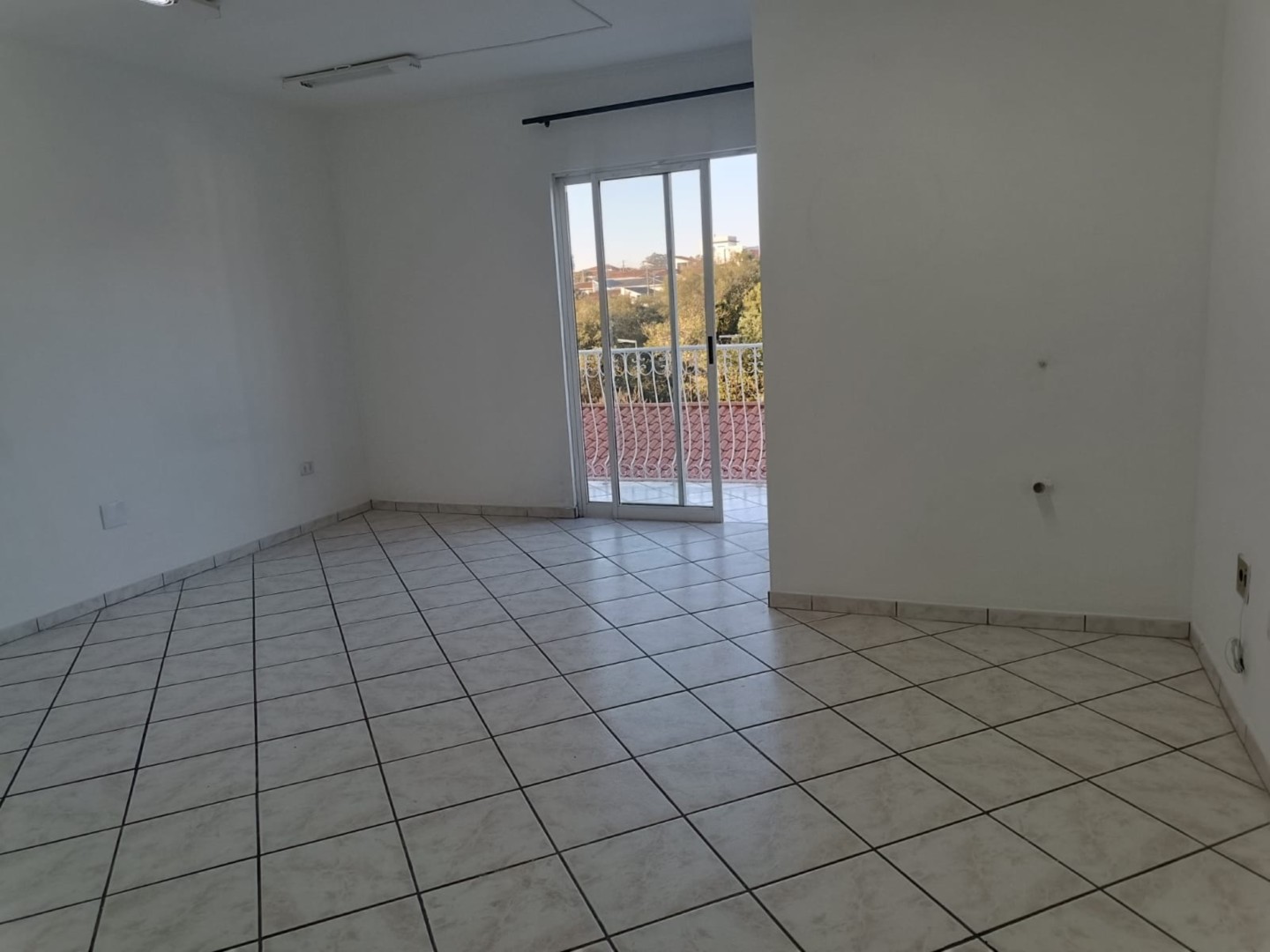 Cjto Comercial/sala para locacao no Guabirotuba em Curitiba com 29,00m² por R$ 1.866,00