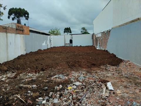 Terreno para locacao no Fanny em Curitiba com 110,00m² por R$ 2.666,00