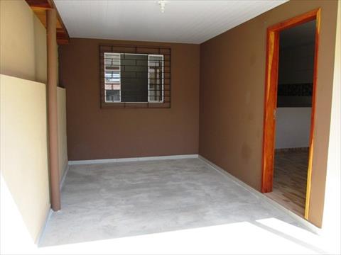 Casa Residencial para locacao no Xaxim em Curitiba com 71,50m² por R$ 2.533,00