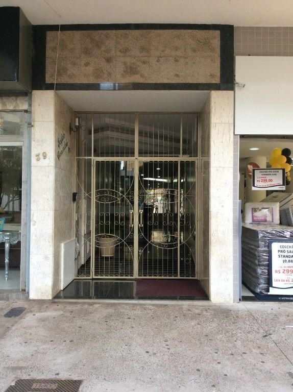 Apartamento para venda no Centro em Londrina com 208,03m² por R$ 0  - Foto 2