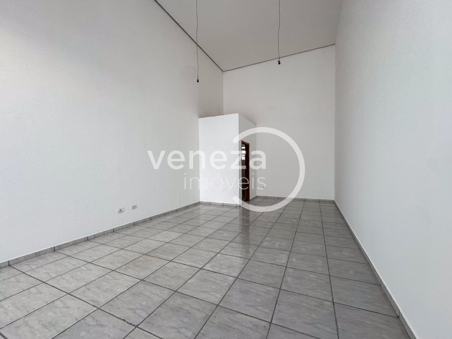 Salão-loja para locação no bairro Centro de Londrina - Foto 14