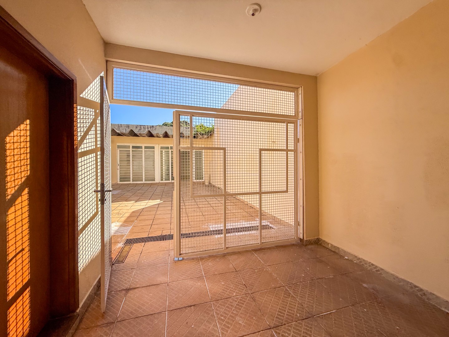 Casa Comercial para locacao no Vila Larsen 1 em Londrina com 485,39m² por R$ 8.500 - Foto 2
