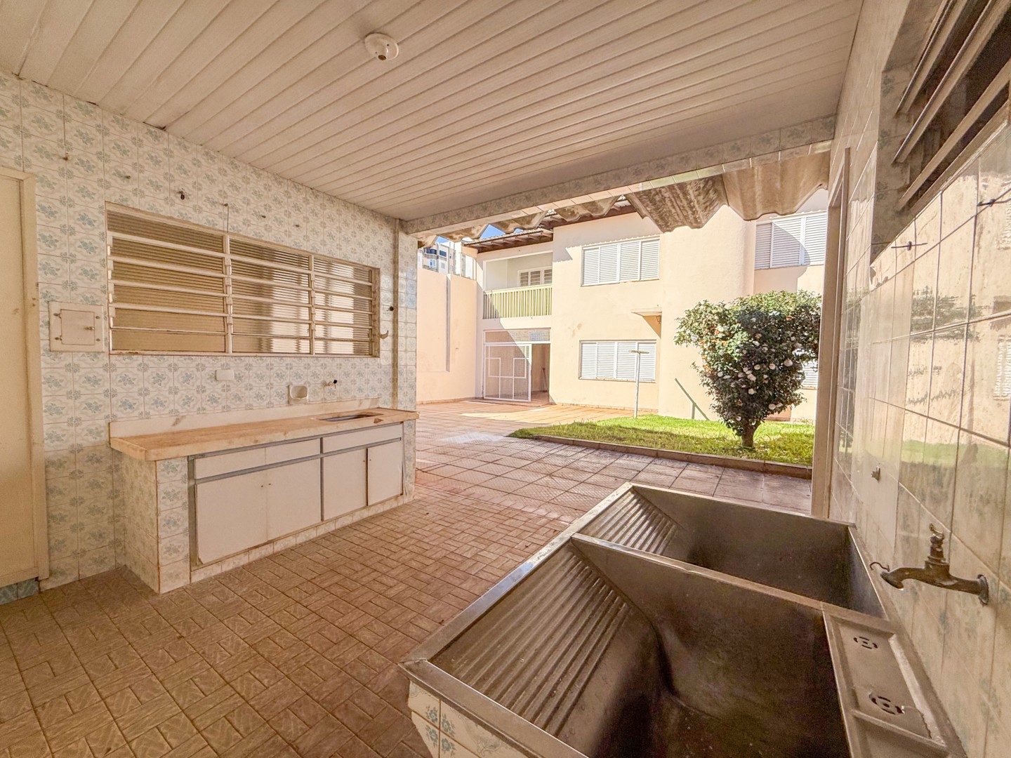 Casa Comercial para locação no bairro Vila Larsen 1 de Londrina - Foto 8