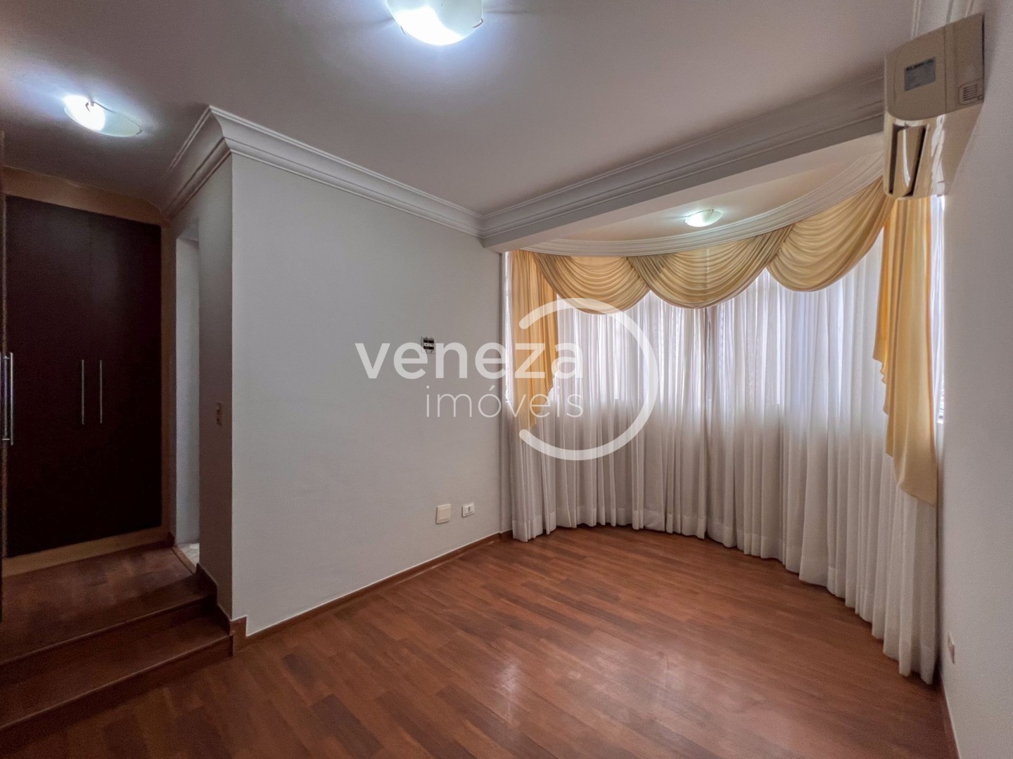Apartamento para locacao no Centro em Londrina com 99,57m² por R$ 1.700