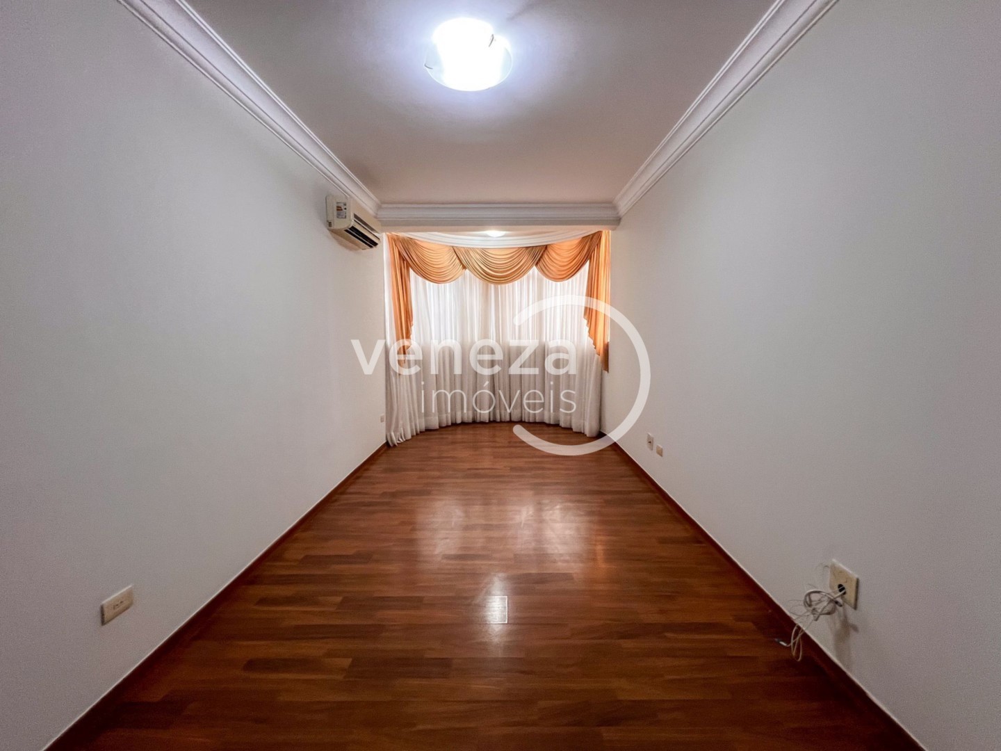 Apartamento para locacao no Centro em Londrina com 99,57m² por R$ 1.700