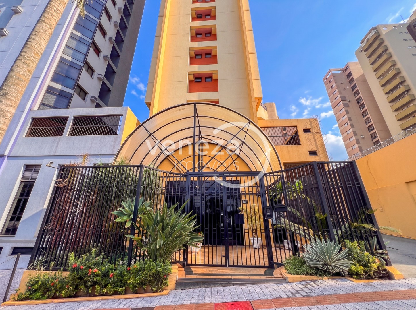 Apartamento para locacao no Centro em Londrina com 99,57m² por R$ 1.700