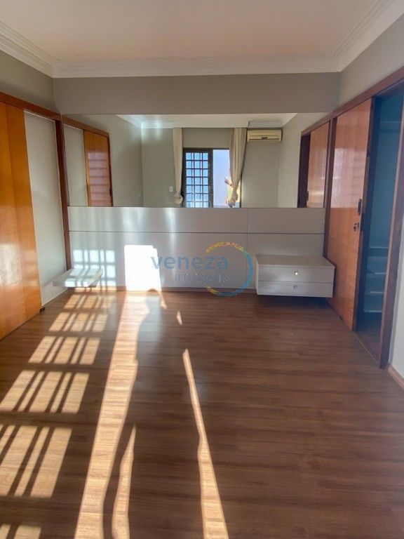 Casa Residencial para locação no bairro Gleba Palhano de Londrina com 298m<sup>2</sup> útil, 4 quartos, 2 vagas de garagem