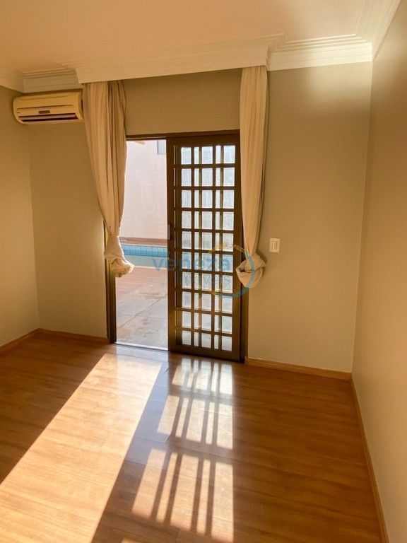 Casa Residencial para locação no bairro Gleba Palhano de Londrina com 298m<sup>2</sup> útil, 4 quartos, 2 vagas de garagem