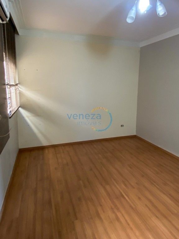 Casa Residencial para locação no bairro Gleba Palhano de Londrina com 298m<sup>2</sup> útil, 4 quartos, 2 vagas de garagem