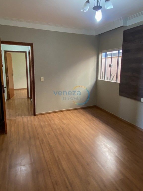 Casa Residencial para locação no bairro Gleba Palhano de Londrina com 298m<sup>2</sup> útil, 4 quartos, 2 vagas de garagem