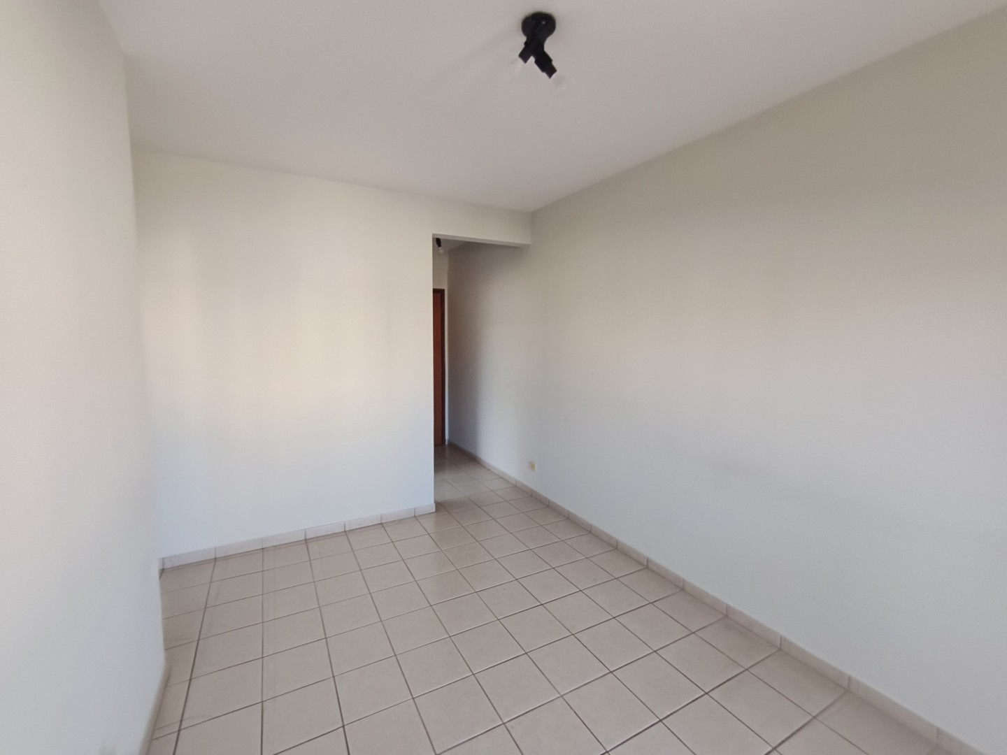Apartamento para locacao no Centro em Londrina com 66,09m² por R$ 1.150  - Foto 2