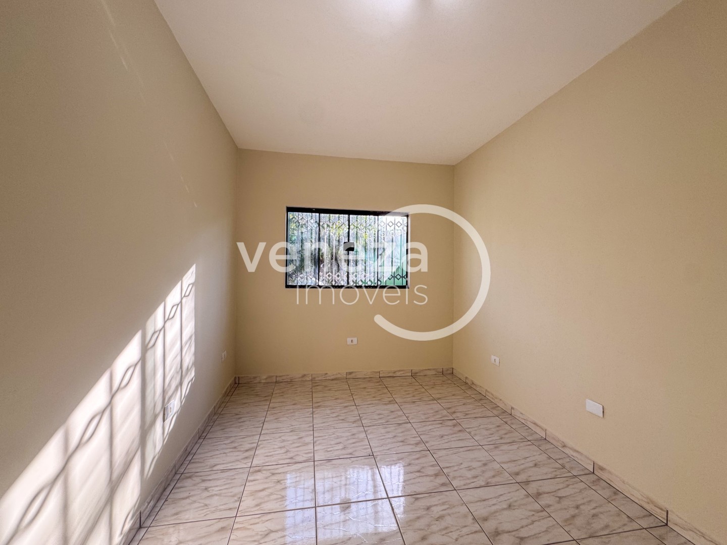Casa Residencial para locacao no Coliseu em Londrina com 100m² por R$ 1.800