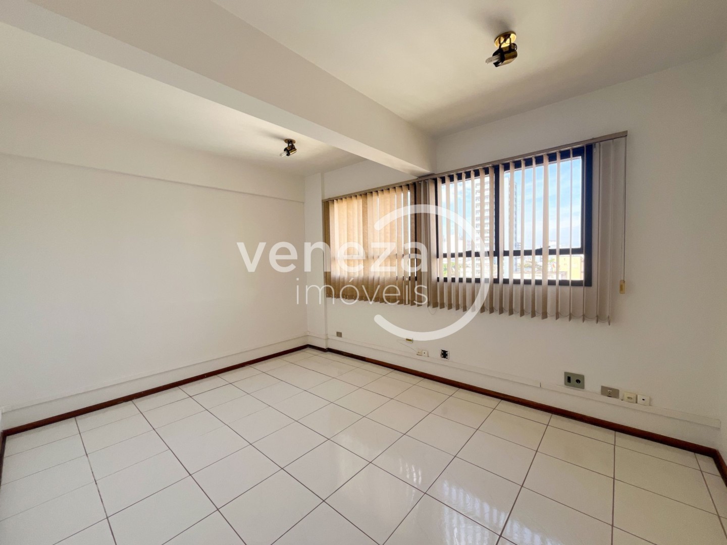 Sala para locação no bairro Centro de Londrina - Foto 4