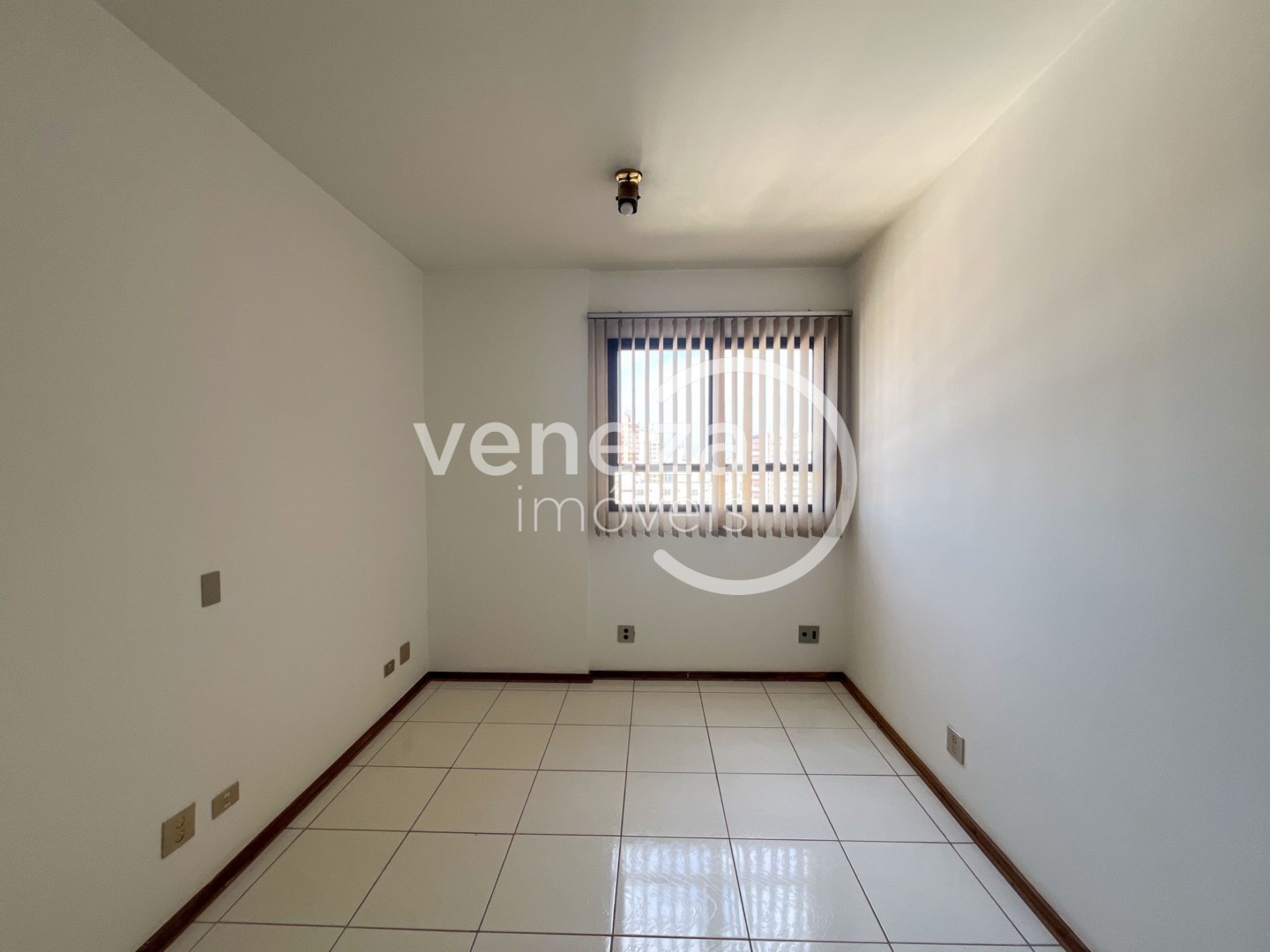 Sala para locação no bairro Centro de Londrina - Foto 14