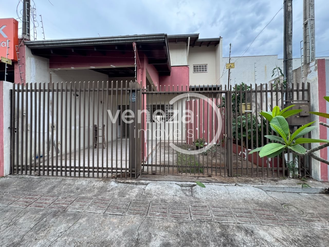 Casa Residencial para locacao no Vitoria Regia em Londrina com 133,63m² por R$ 2.700