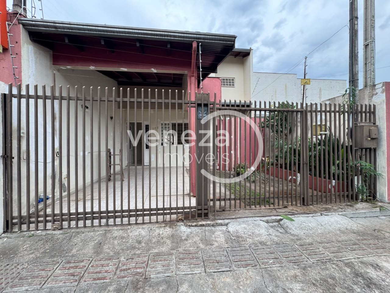 Casa Residencial para locacao no Vitoria Regia em Londrina com 133,63m² por R$ 2.700