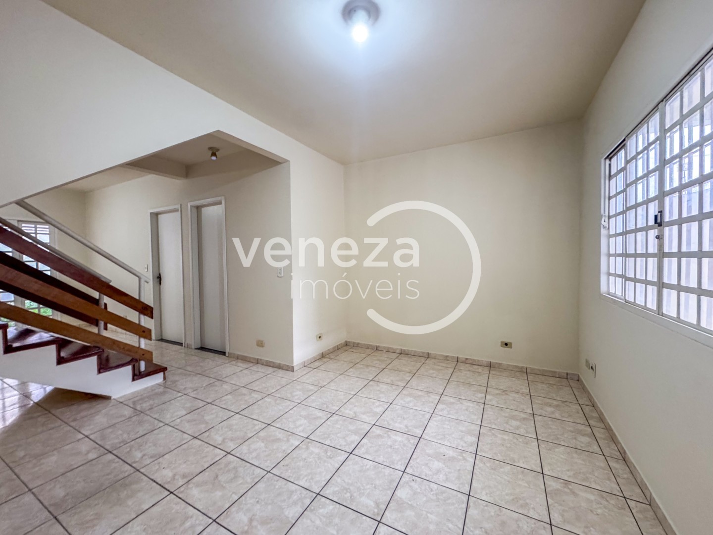 Casa Residencial para locacao no Vitoria Regia em Londrina com 133,63m² por R$ 2.700