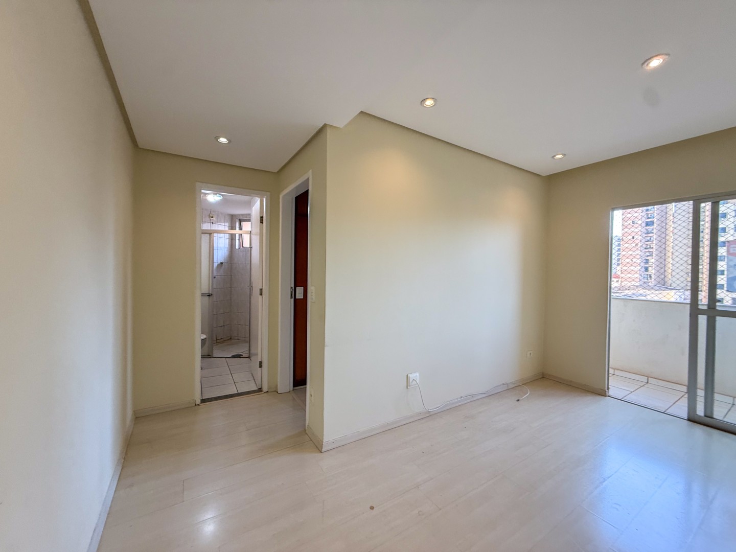 Apartamento para locacao no Centro em Londrina com 66,09m² por R$ 1.090,00  - Foto 2