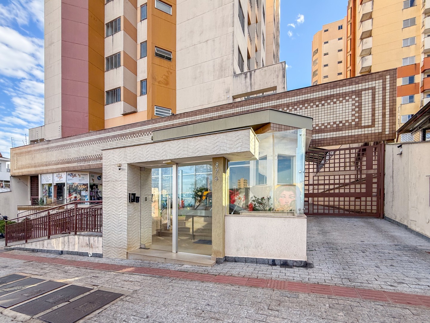 Apartamento para locacao no Centro em Londrina com 66,09m² por R$ 1.090,00  - Foto 1