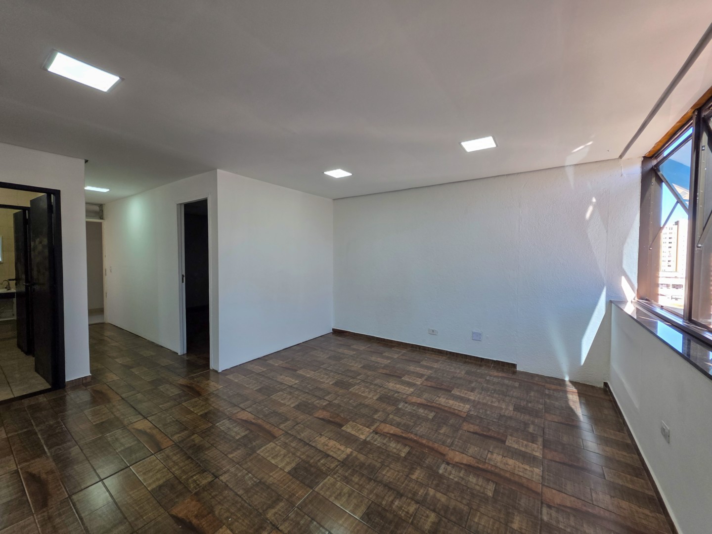 Sala para locação no bairro Centro de Londrina - Foto 7