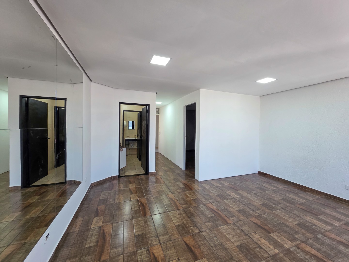 Sala para locação no bairro Centro de Londrina - Foto 8