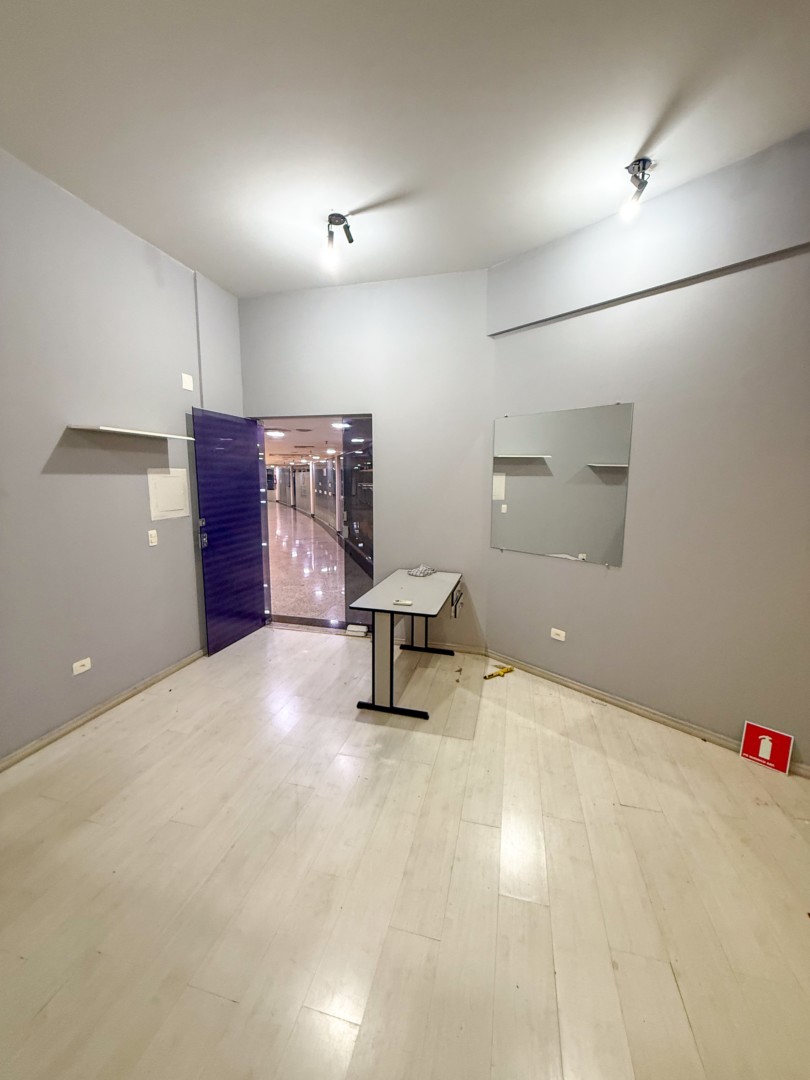 Salão-loja para locacao no Centro em Londrina com 80m² por R$ 500  - Foto 3