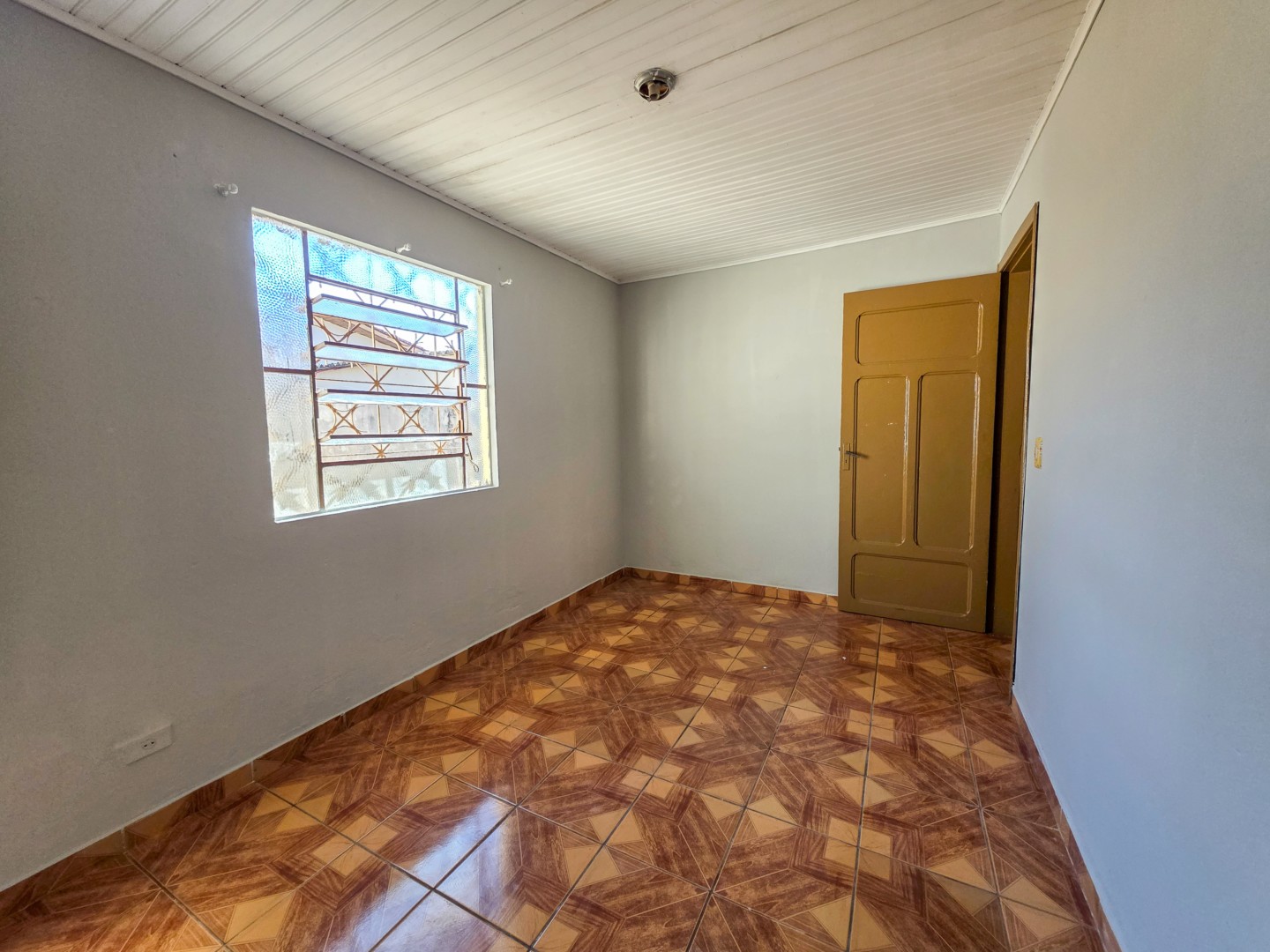 Casa Residencial para locacao no Casoni em Londrina com 40m² por R$ 900 - Foto 2