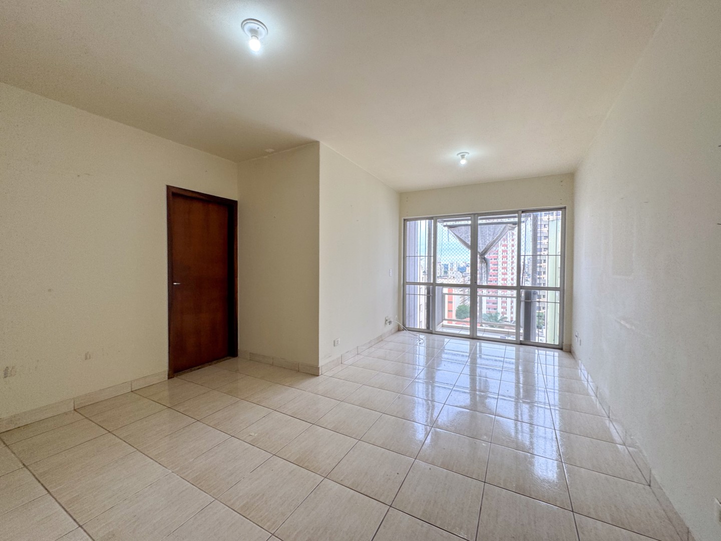 Apartamento para locacao no Vila Ipiranga em Londrina com 114,63m² por R$ 1.590,00  - Foto 3