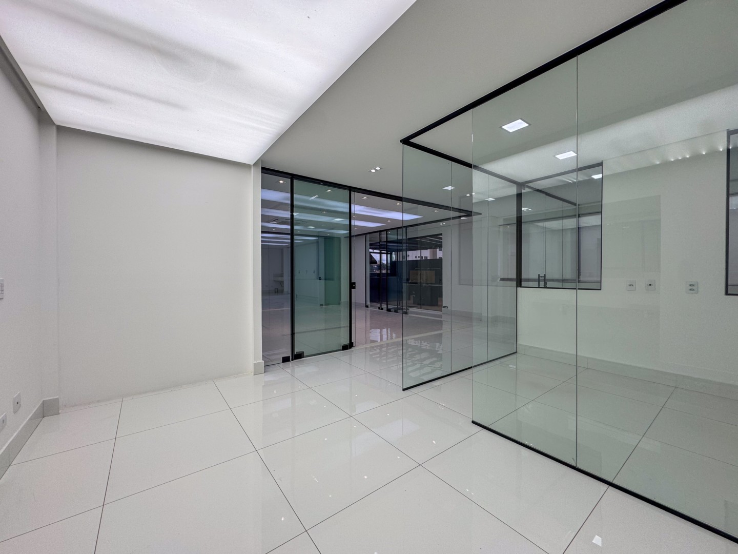 Sala/Conjunto Comercial para alugar em Centro, Londrina — Portal Chave Fácil
