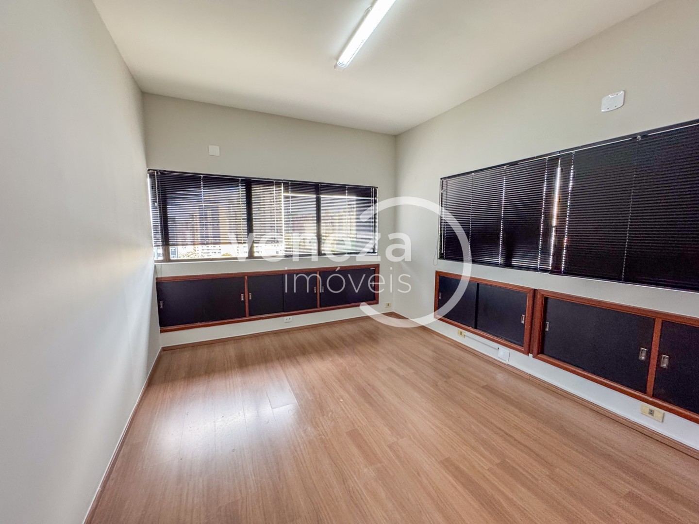 Sala para locacao no Centro em Londrina com 110m² por R$ 1.700 - Foto 2