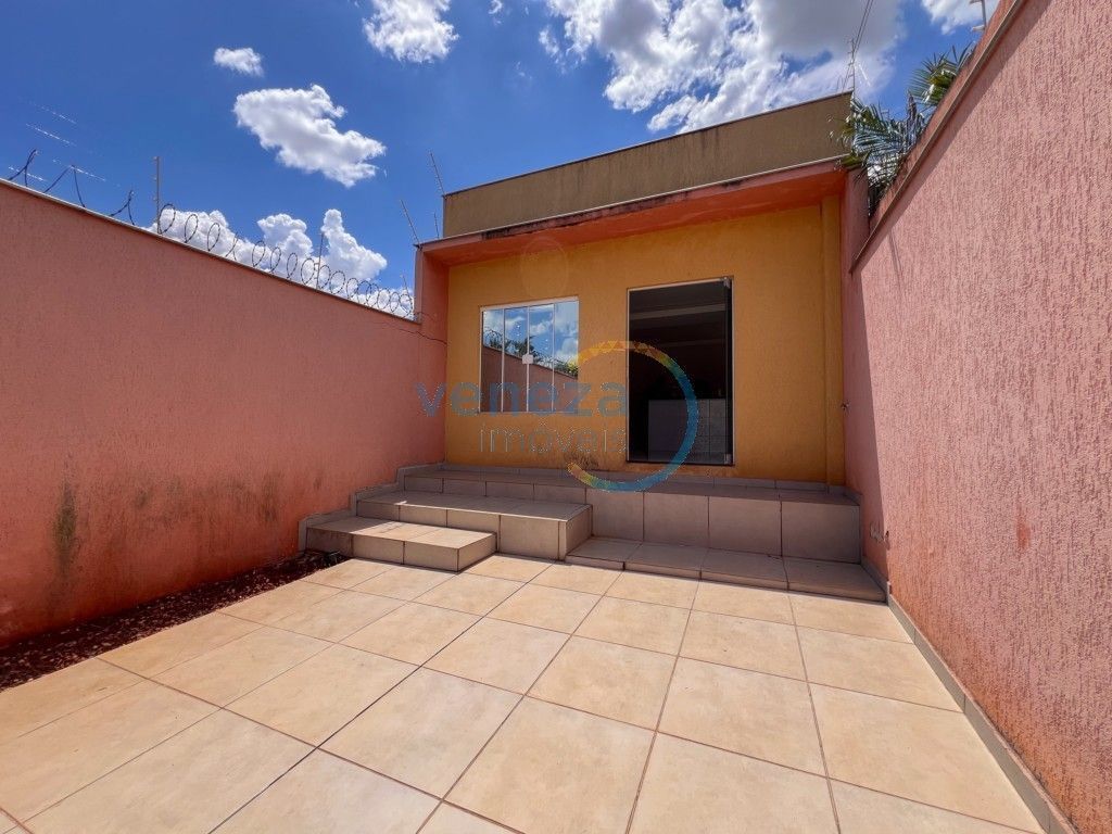 Casa Residencial para locacao no Columbia em Londrina com 93,5m² por R$ 1.500