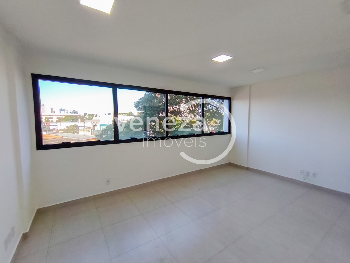 Sala para locacao no Igapo em Londrina com 86,73m² por R$ 2.500 - Foto 2