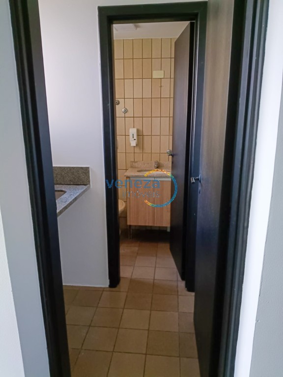 Sala para locação no bairro Centro de Londrina com 80m<sup>2</sup> útil, 1 vaga de garagem