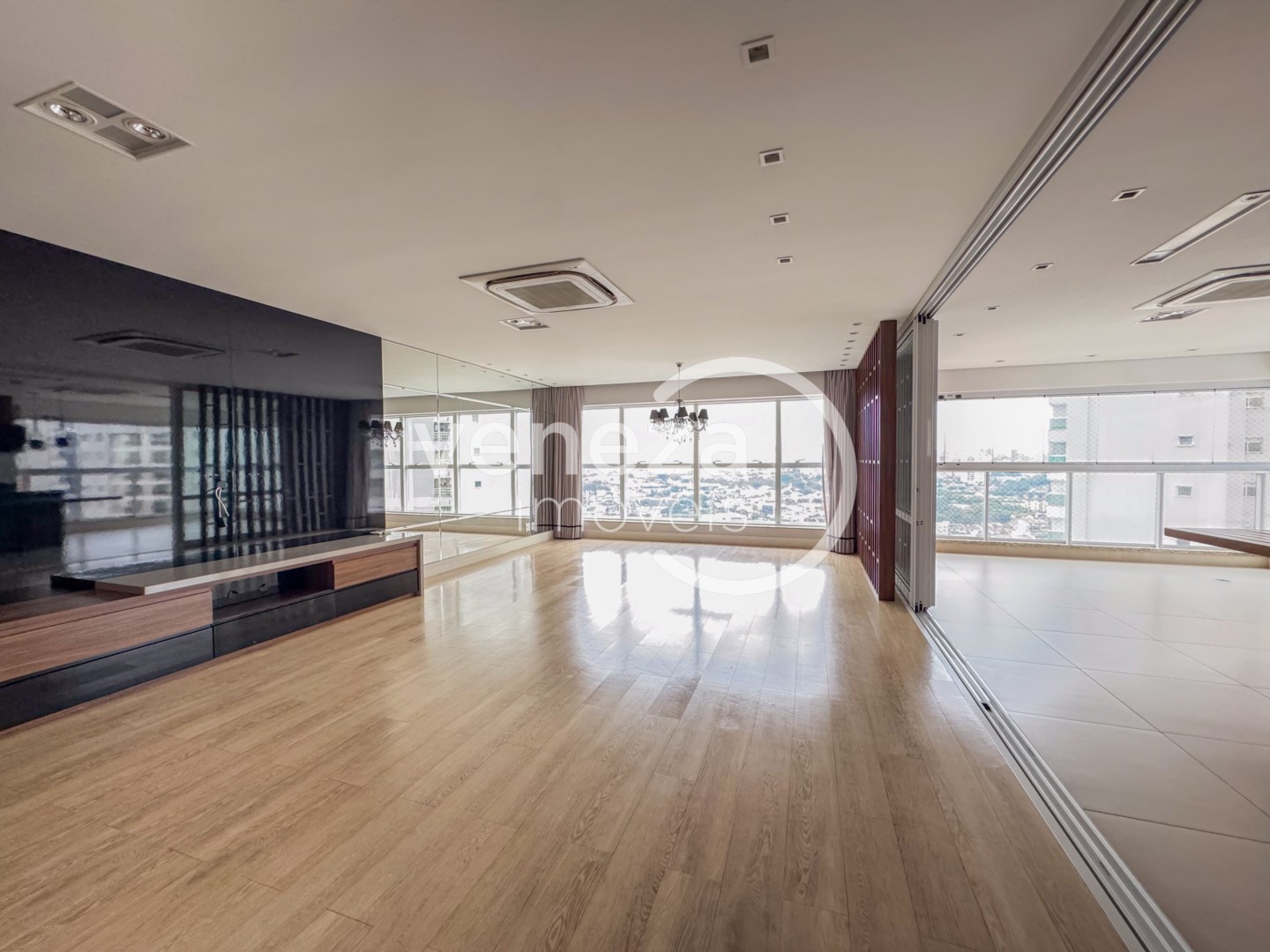 Apartamento para locacao no Gleba Palhano em Londrina com 387m² por R$ 15.500