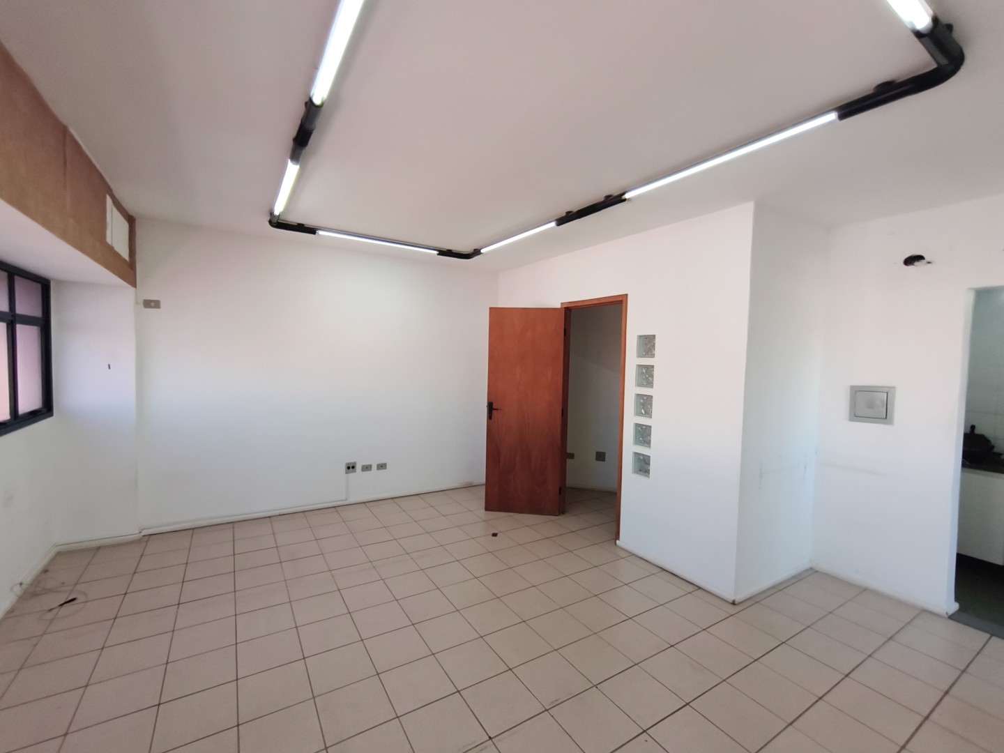 Sala/Conjunto Comercial para alugar em Vitoria, Londrina — Portal Chave Fácil
