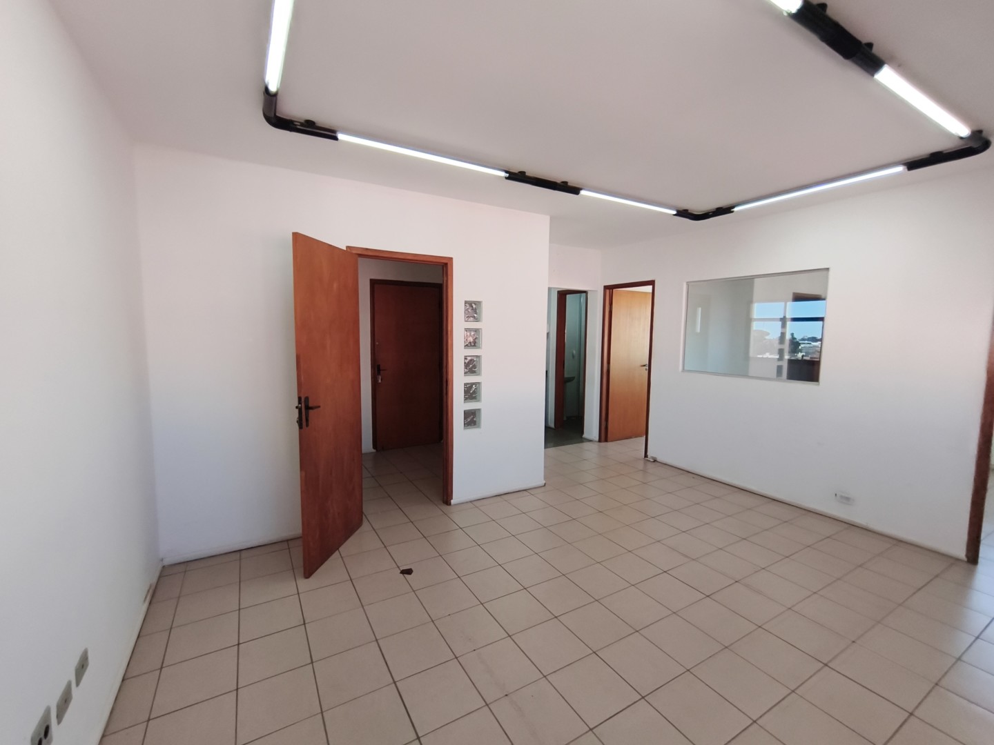 Sala/Conjunto Comercial para alugar em Vitoria, Londrina — Portal Chave Fácil