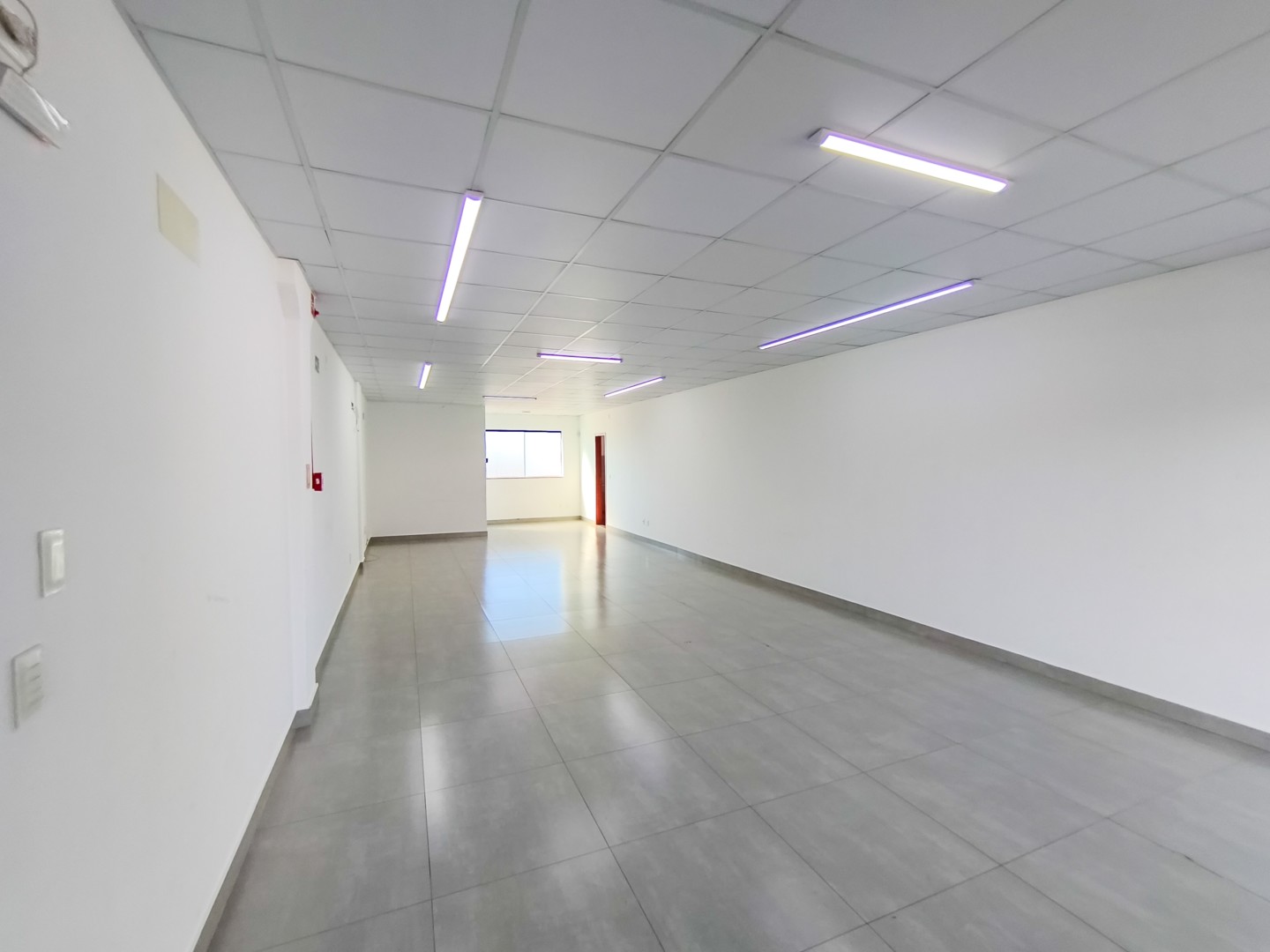Salão-loja para locação no bairro Igapo de Londrina - Foto 9