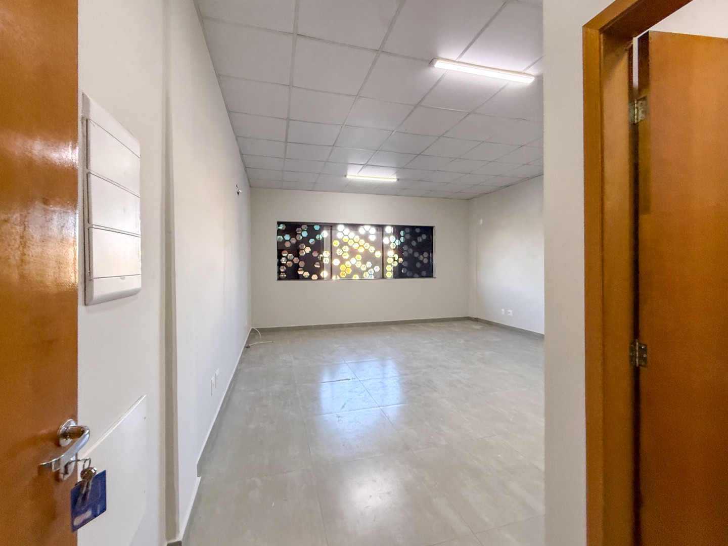 Sala para locacao no Igapo em Londrina com 30,93m² por R$ 1.400,00  - Foto 2